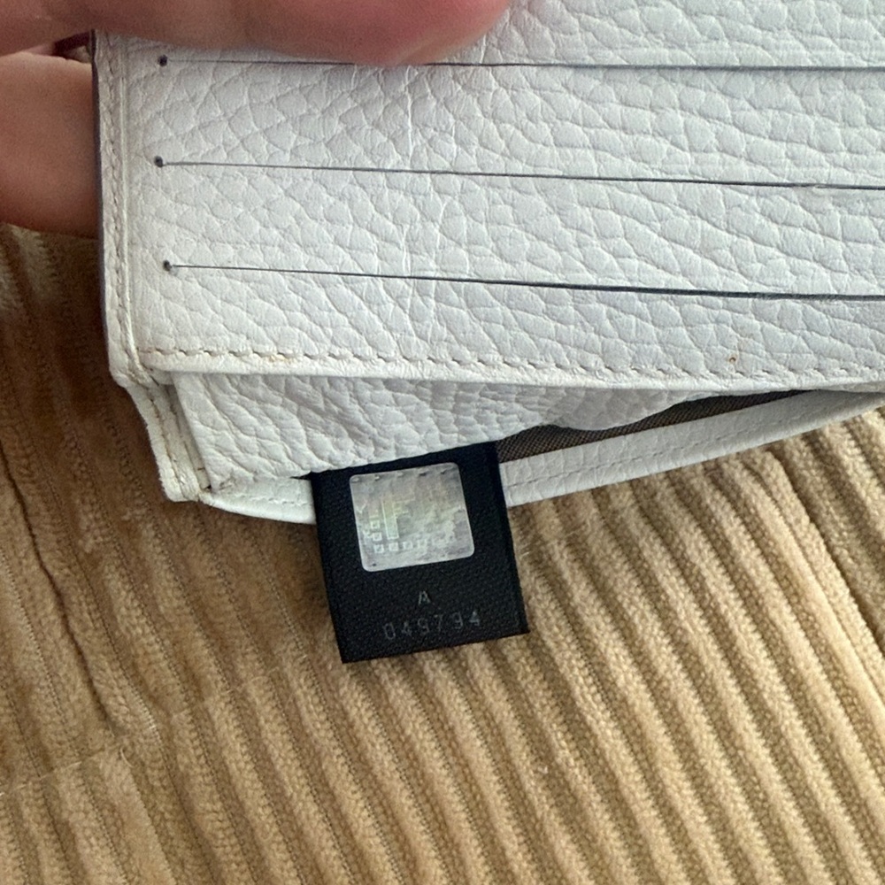 Fendi Pebbled Leather Wallet with Gold Hardware - Picture 4 of 12